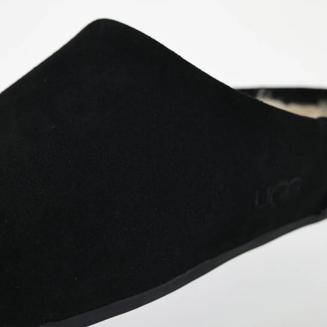 Local self-pickup💰560 Core recommended good price Independently developed original outsole, cashmere insole, keeping warm in winter, suitable for home use. In recent years, uug has launched a style series, which is partially skewed towards the preferences of young consumers, and has also been at the forefront of fashion trends. Shoe body material, water-repellent coated suede upper, 17mm UGGPURE™ implanted wool insole, lightweight non-slip and comfortable rubber outsole, with brand LOGO, complete packaging, size: 35 36 37 38 39 40